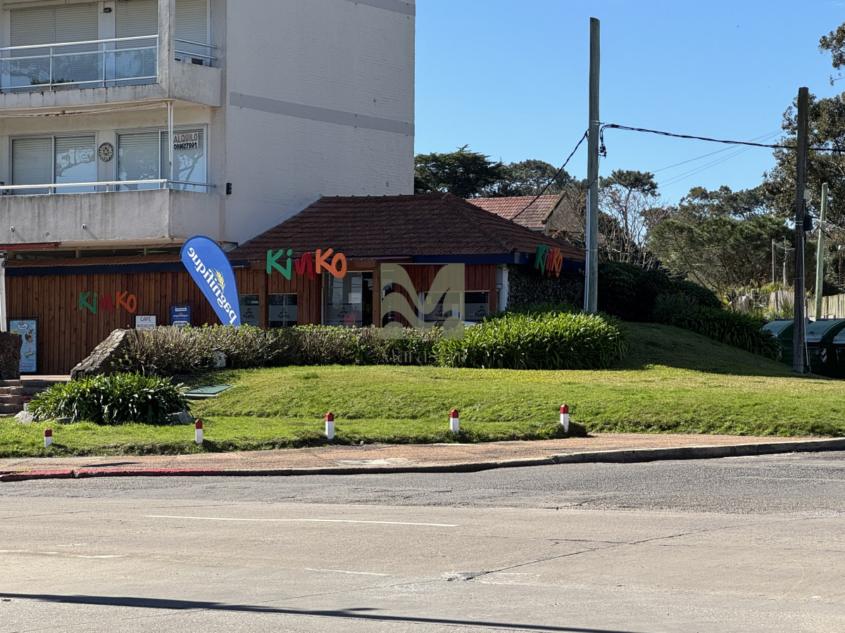 Local Comercial ID.888 - Alquiler de Local Comercial, Primera Línea Playa Mansa