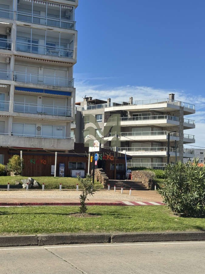 Local Comercial ID.888 - Alquiler de Local Comercial, Primera Línea Playa Mansa