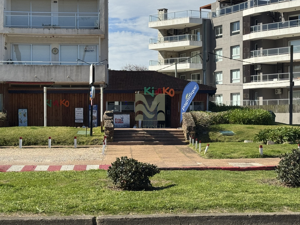 Local Comercial ID.888 - Alquiler de Local Comercial, Primera Línea Playa Mansa