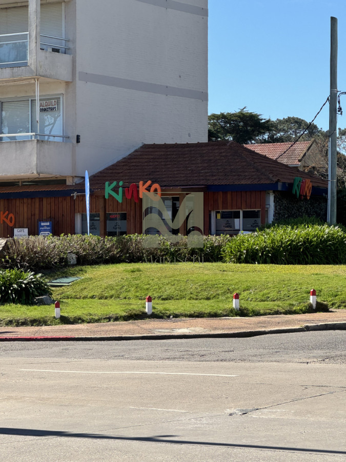Local Comercial ID.888 - Alquiler de Local Comercial, Primera Línea Playa Mansa