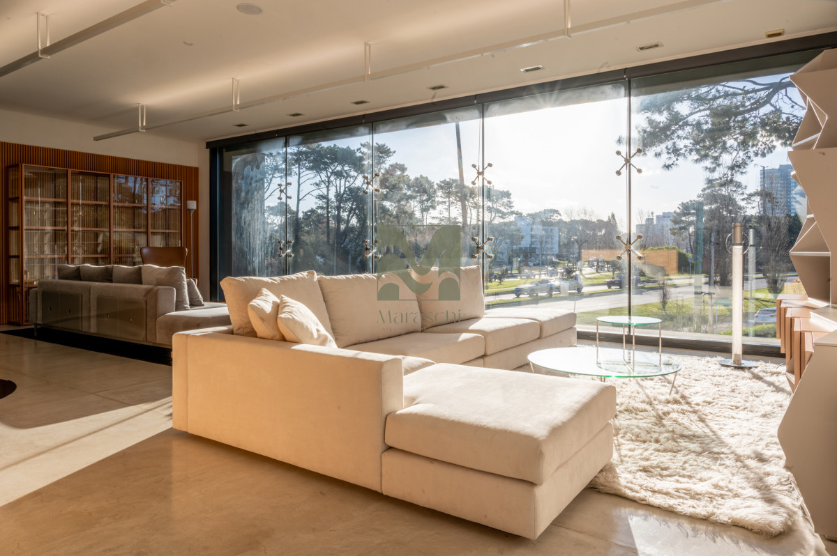 Local Comercial ID.868 - Alquiler Local Comercial en Punta del Este