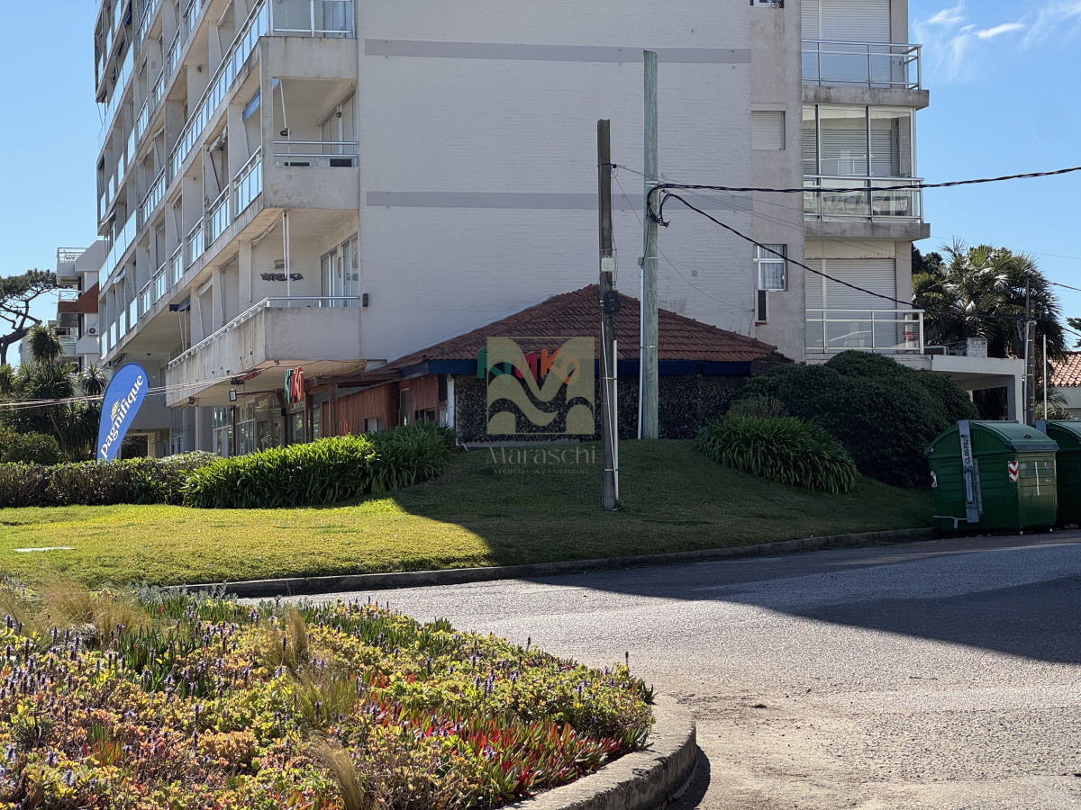 Local Comercial ID.888 - Alquiler de Local Comercial, Primera Línea Playa Mansa