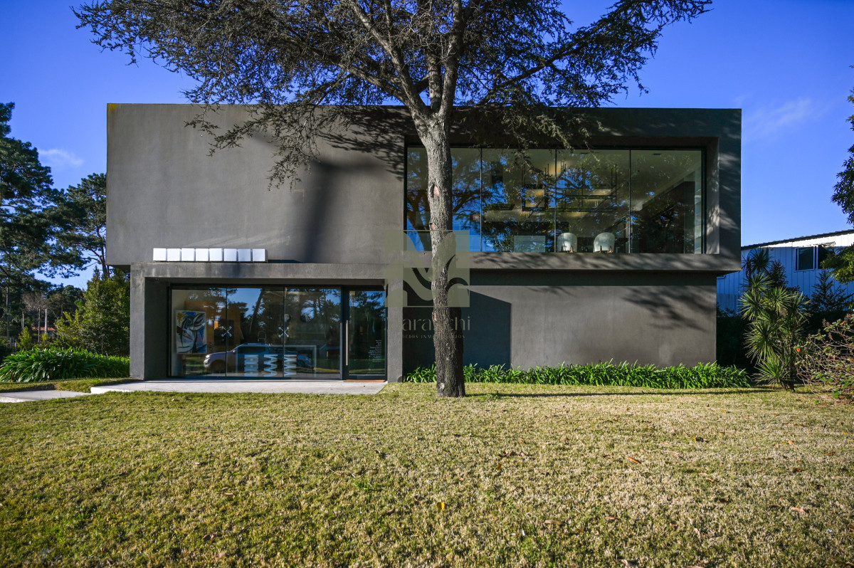 Local Comercial ID.868 - Alquiler Local Comercial en Punta del Este