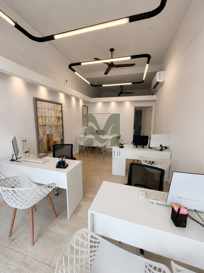 Local Comercial ID.24 - Venta local Comercial en Península, baño   cochera