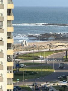 Apartamento moderno hermosa vista con servicios 2 dormitorios piso alto Punta del Este