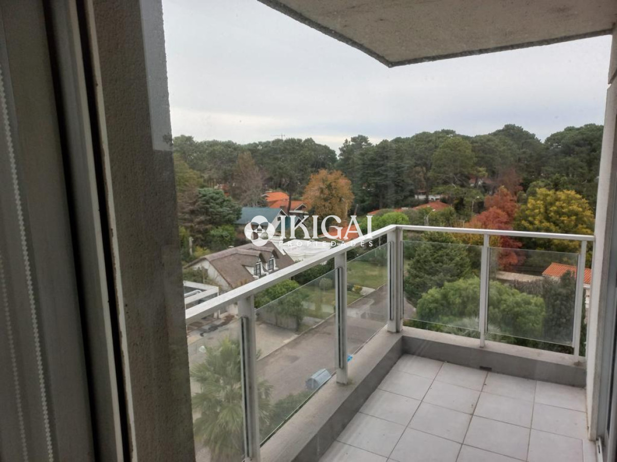 Apartamento ID.259 - Venta apartamento en Punta Del Este 1 dormitorio reciclado, losa radiante, terraza, garage.