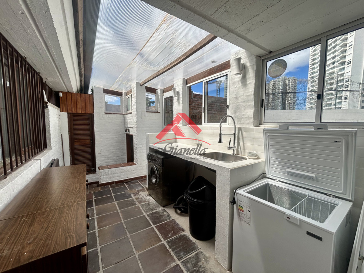 Casa ID.2241 - Venta casa en Cantegril con 4 dormitorios y 3 baños en Cantegril 