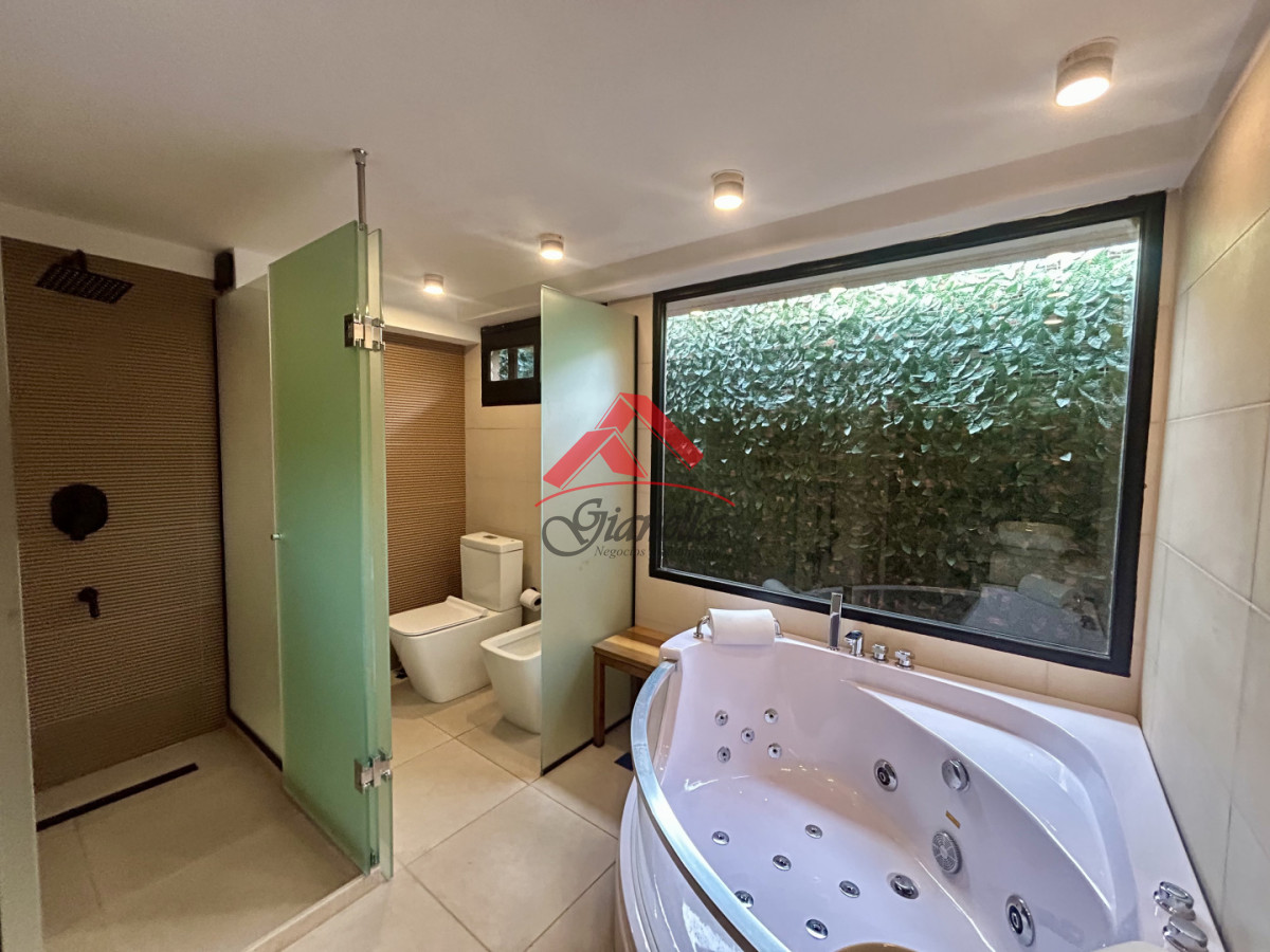 Casa ID.2241 - Venta casa en Cantegril con 4 dormitorios y 3 baños en Cantegril 