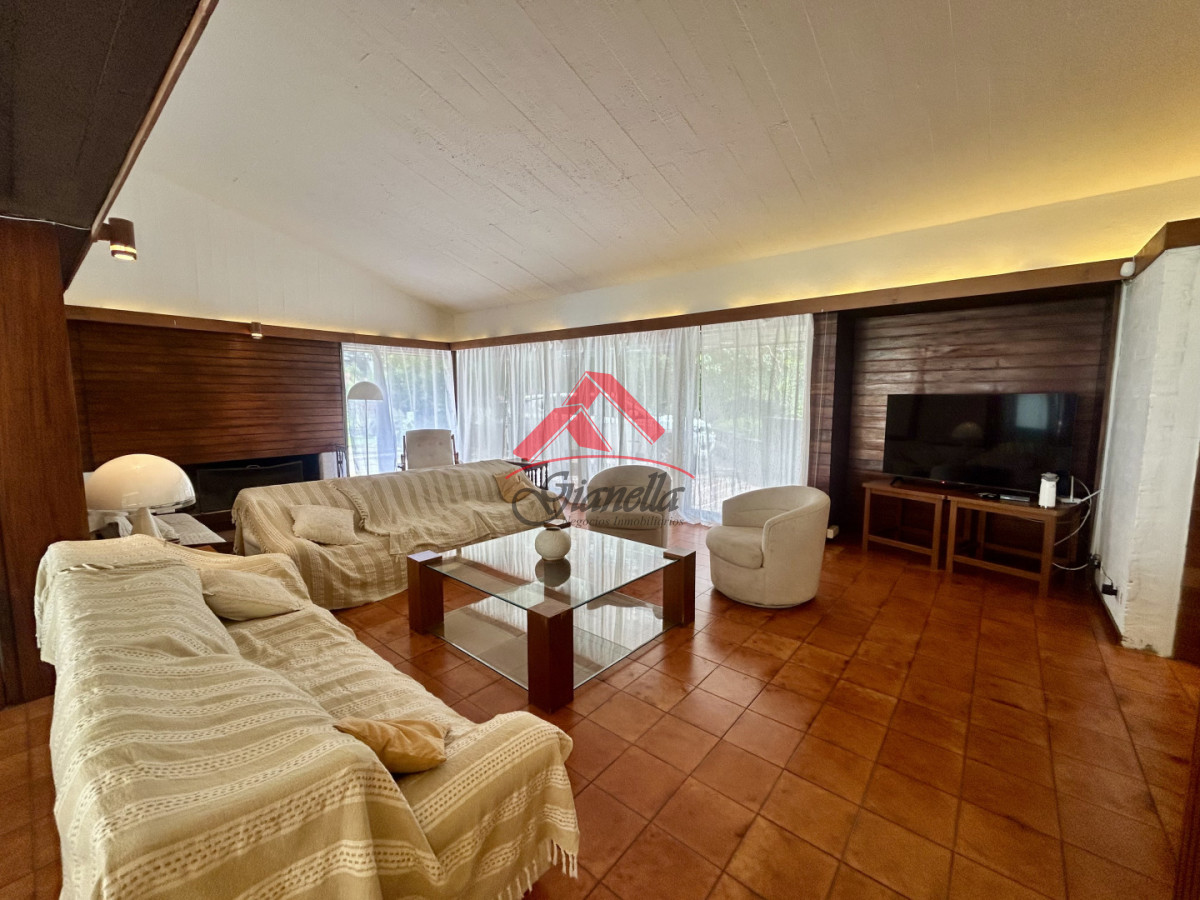 Casa ID.2241 - Venta casa en Cantegril con 4 dormitorios y 3 baños en Cantegril 