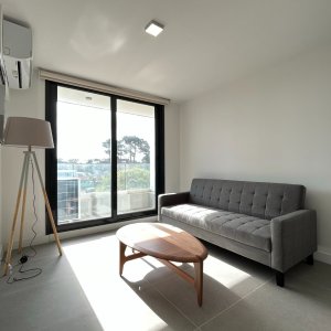 Apartamento en venta de 1 dormitorio y medio en Punta del Este.