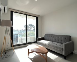 Apartamento en venta de 1 dormitorio y medio en Punta del Este.