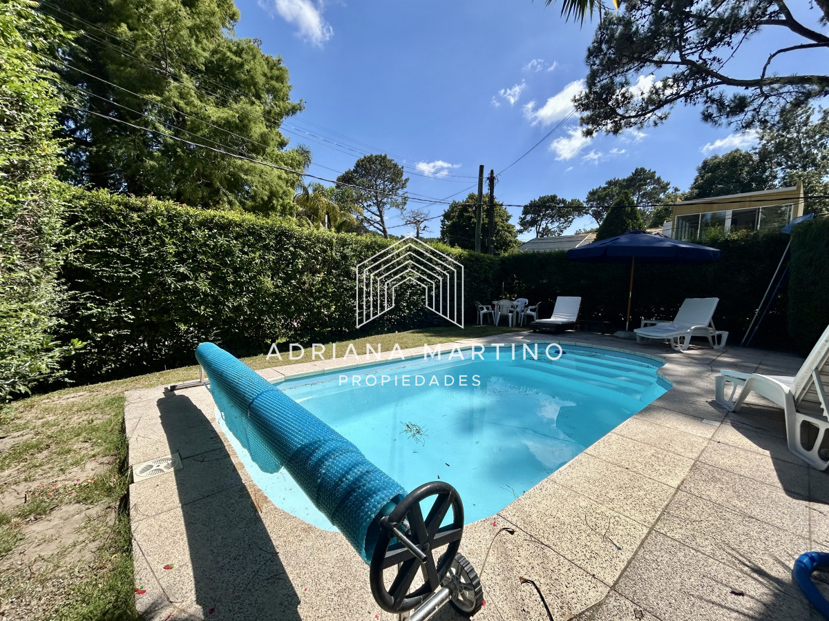 Casa ID.71278 - Venta casa de 5 dormitorios y 3 baños con piscina cerca de Punta Shopping