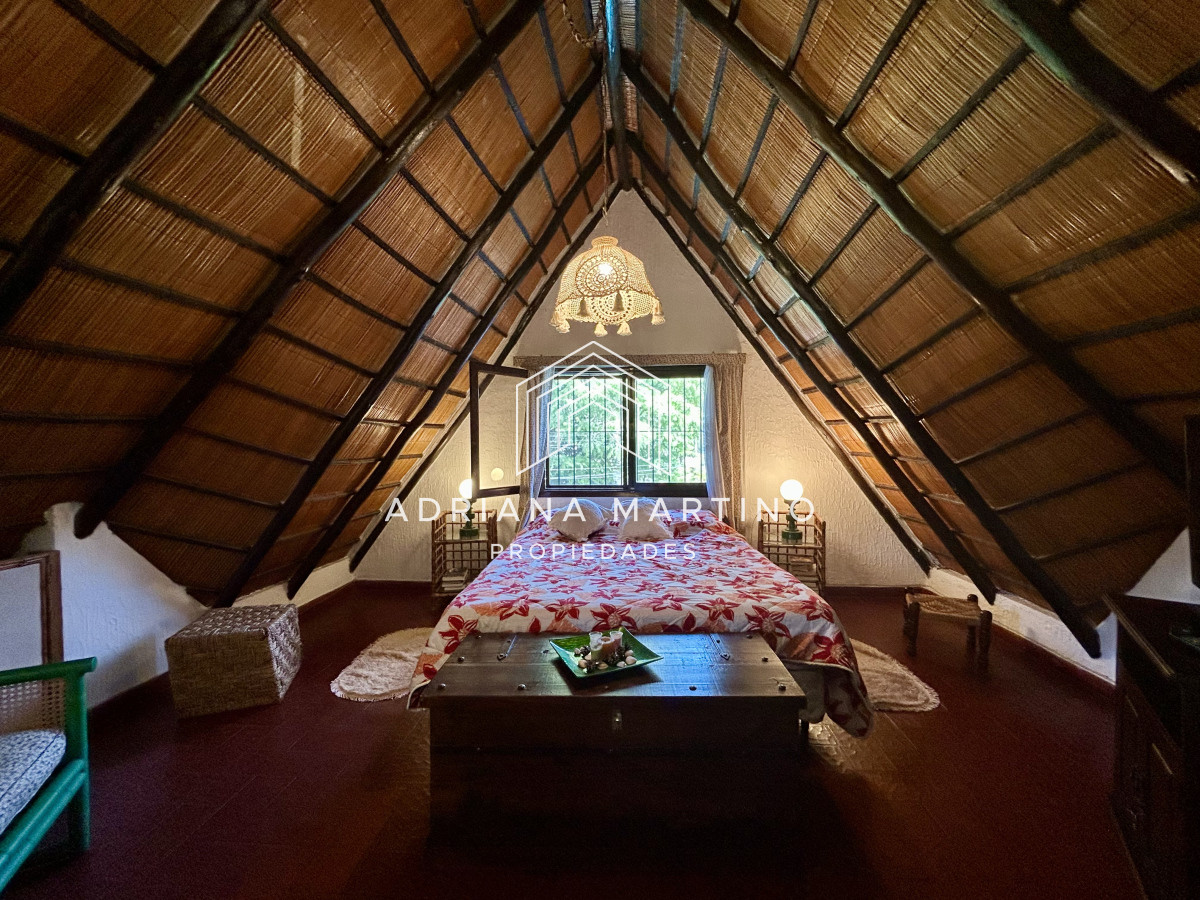 Casa ID.71278 - Venta casa de 5 dormitorios y 3 baños con piscina cerca de Punta Shopping