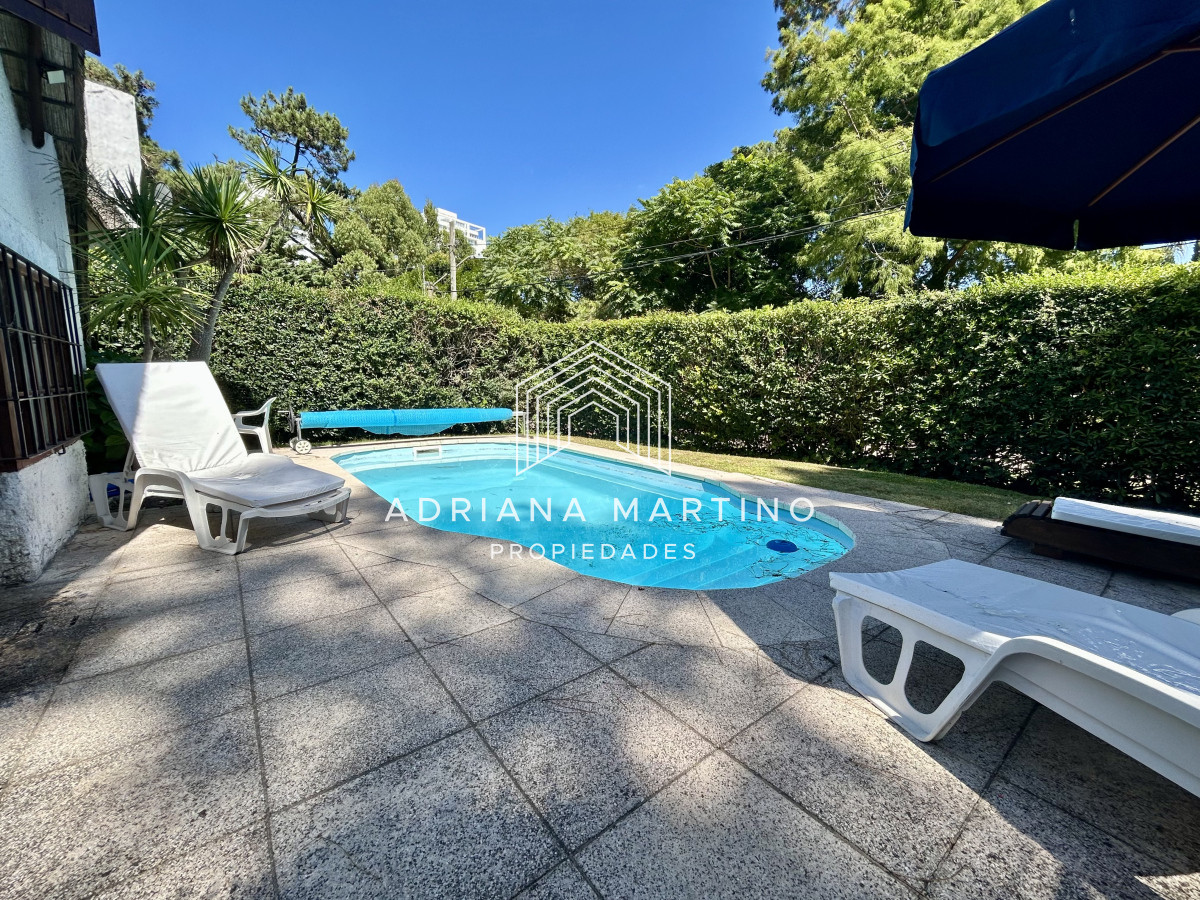 Casa ID.71278 - Venta casa de 5 dormitorios y 3 baños con piscina cerca de Punta Shopping