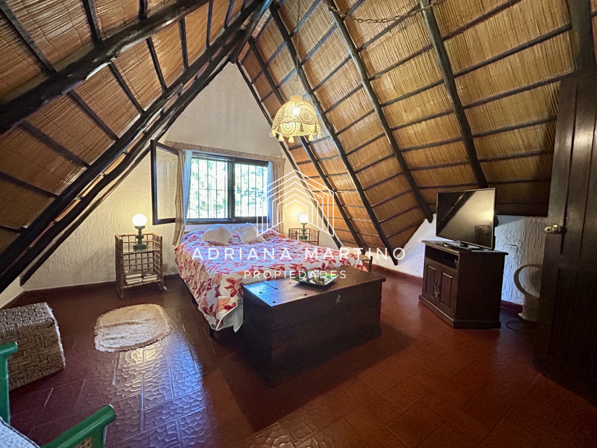 Casa ID.71278 - Venta casa de 5 dormitorios y 3 baños con piscina cerca de Punta Shopping