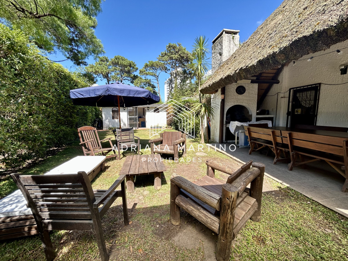 Casa ID.71278 - Venta casa de 5 dormitorios y 3 baños con piscina cerca de Punta Shopping