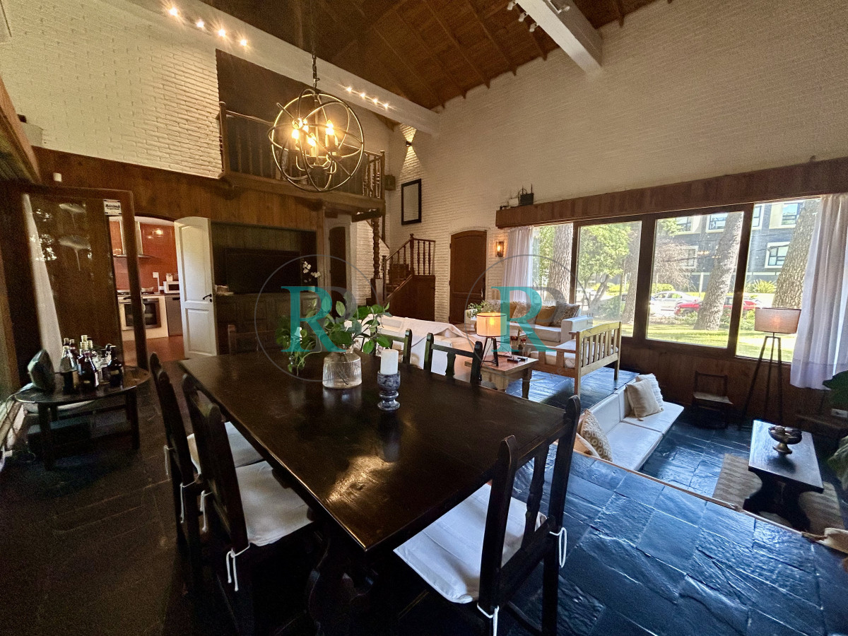 Casa ID.2192 - VENTA DE CASA DE 3 DORMITORIOS Y 2 BAÑOS, CANTEGRIL PUNTA DEL ESTE 