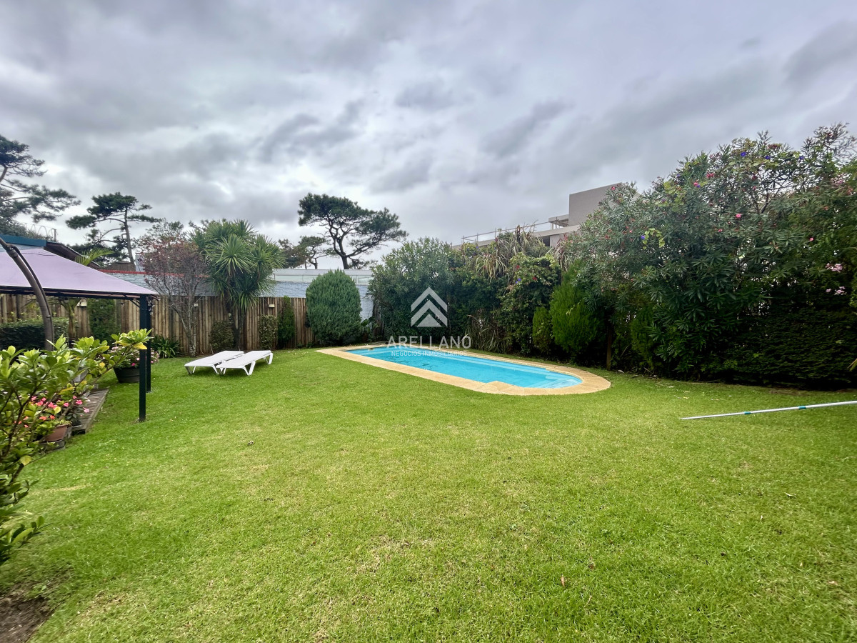 Casa ID.4794 - Venta casa 3 dormitorios y 2 baños dependencia barbacoa y piscina en rincón del indio 
