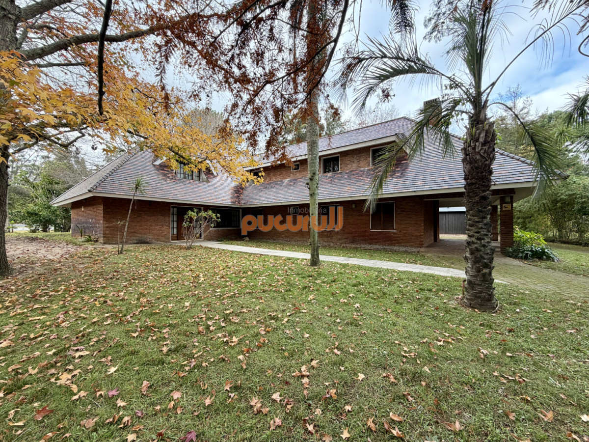 Venta casa de 7 dormitorios en Punta Ballena