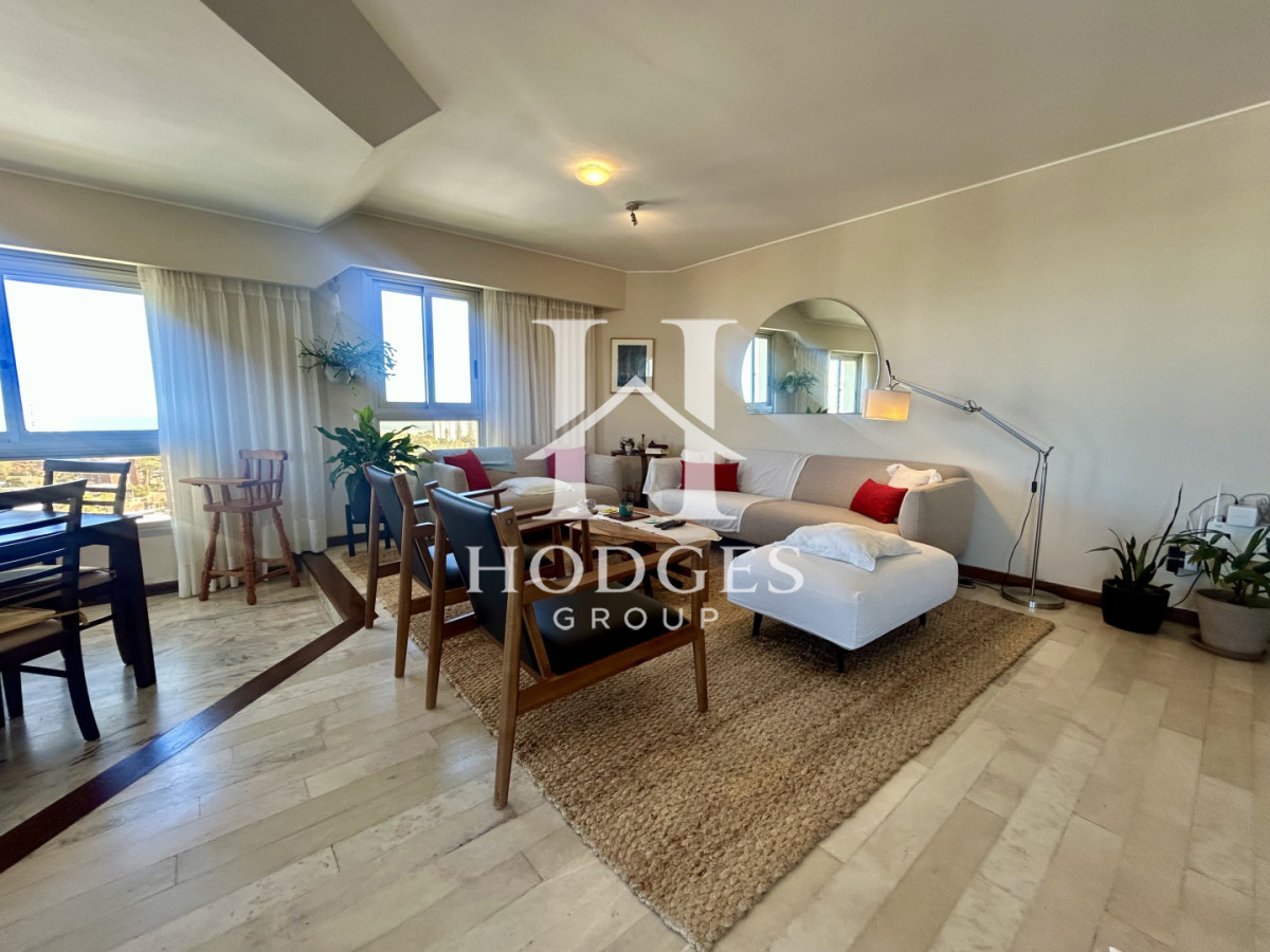 Apartamento ID.121 - Venta apartamento de 3 dormitorios y 2 baños, Av Roosevelt Punta del Este 