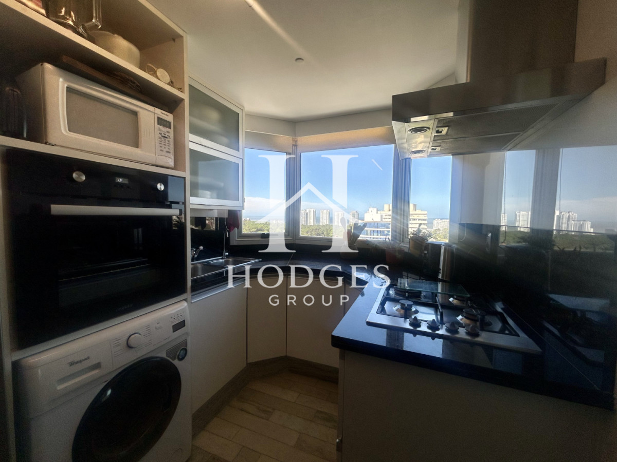 Apartamento ID.121 - Venta apartamento de 3 dormitorios y 2 baños, Av Roosevelt Punta del Este 