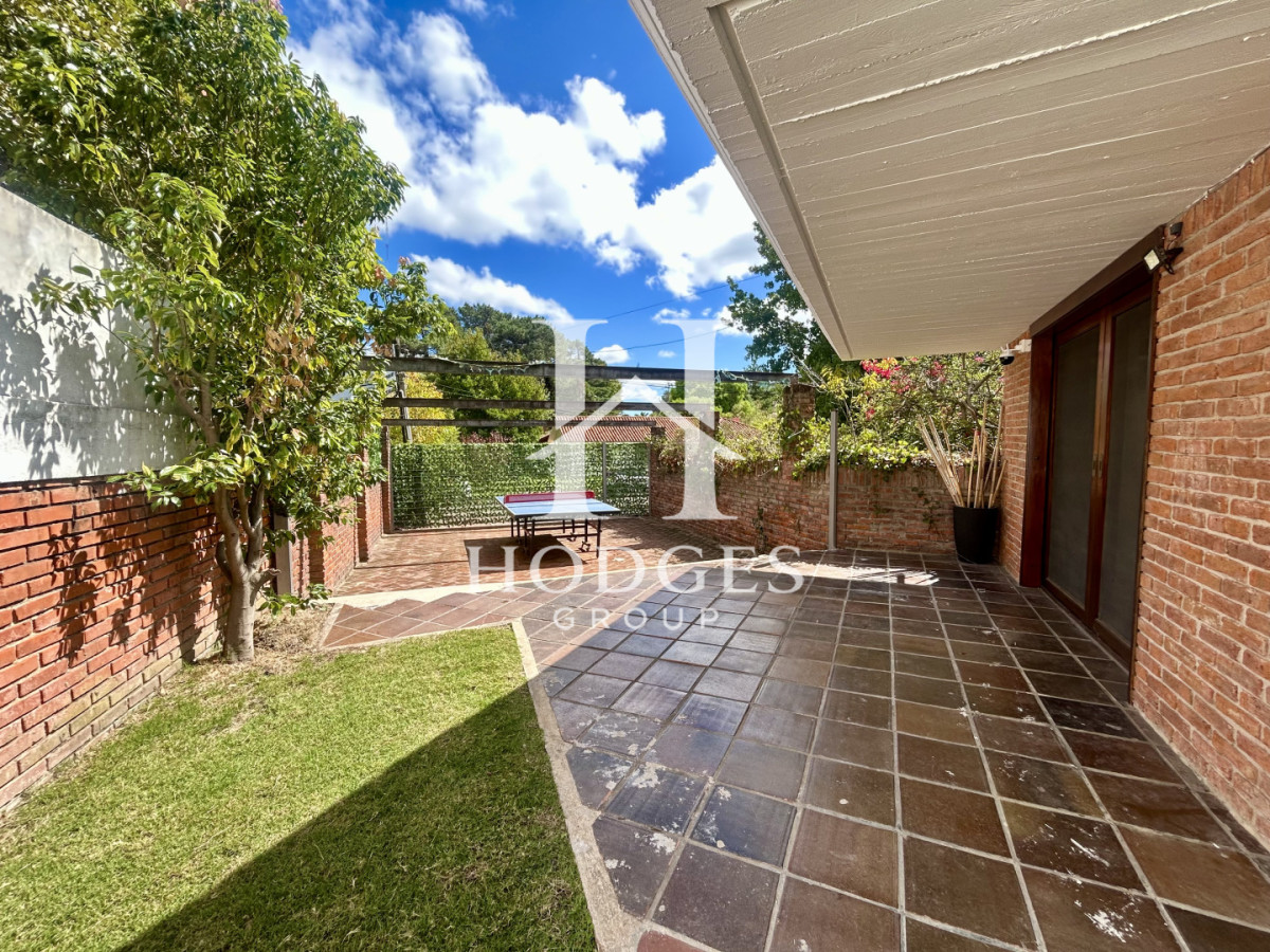 Casa ID.290 - Venta casa en Cantegril con 4 dormitorios y 3 baños en Cantegril 