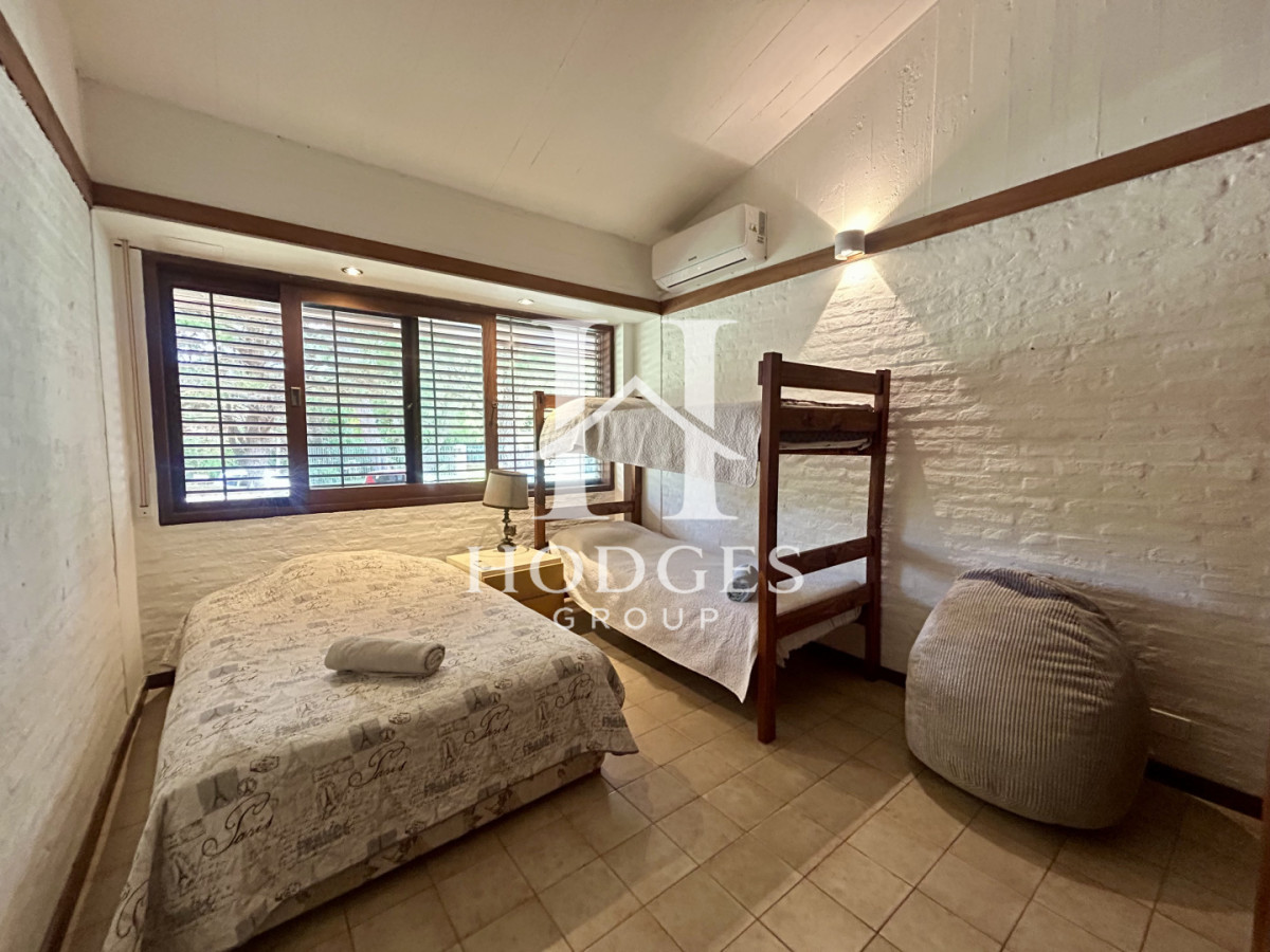 Casa ID.290 - Venta casa en Cantegril con 4 dormitorios y 3 baños en Cantegril 