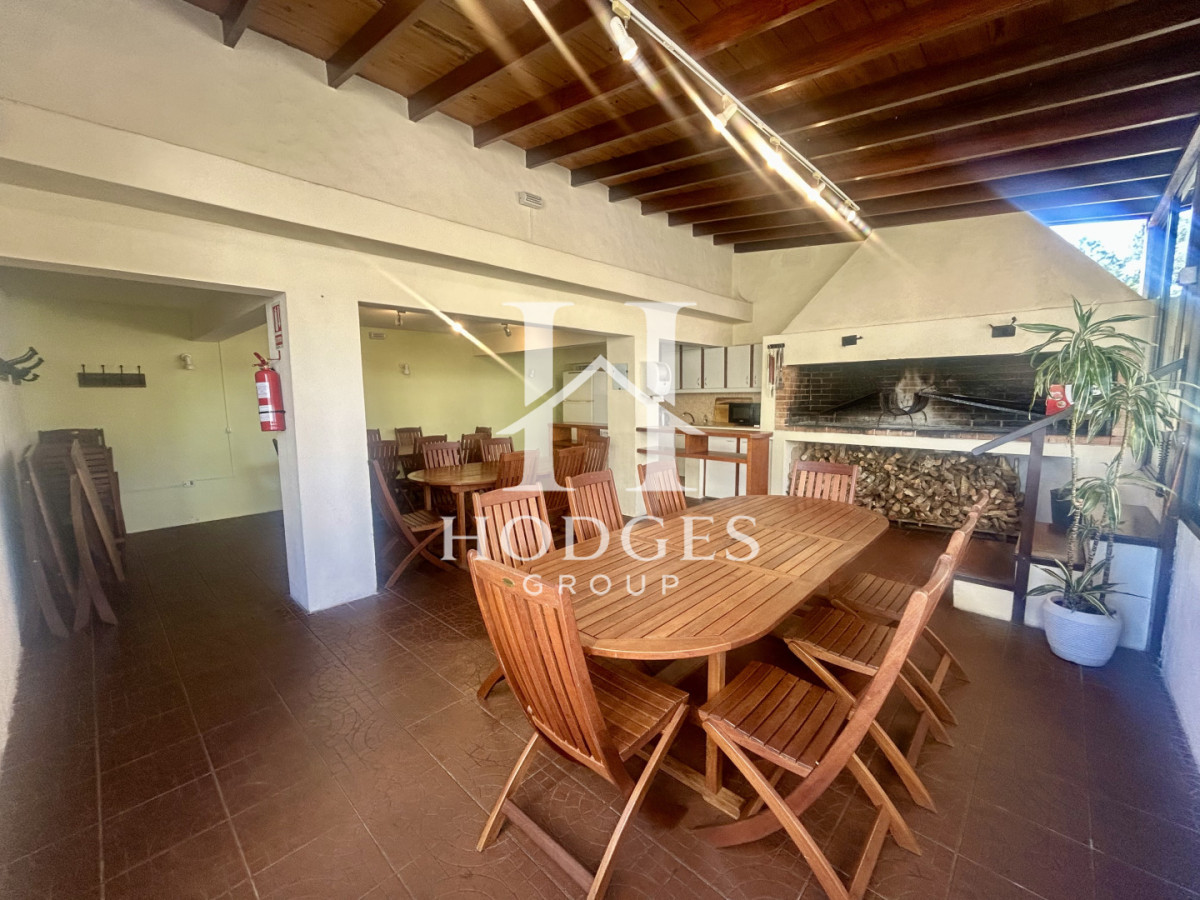 Apartamento ID.121 - Venta apartamento de 3 dormitorios y 2 baños, Av Roosevelt Punta del Este 