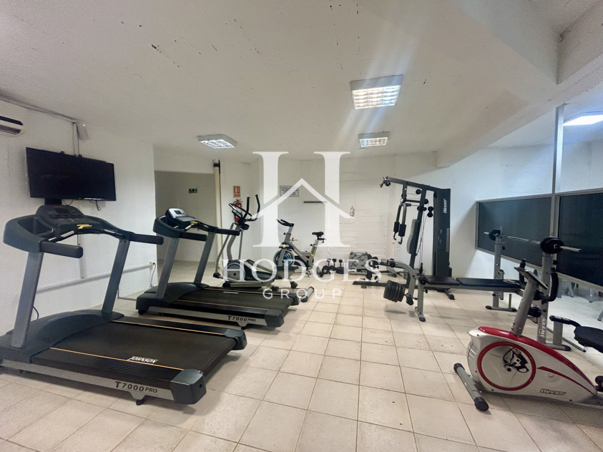 Apartamento ID.121 - Venta apartamento de 3 dormitorios y 2 baños, Av Roosevelt Punta del Este 