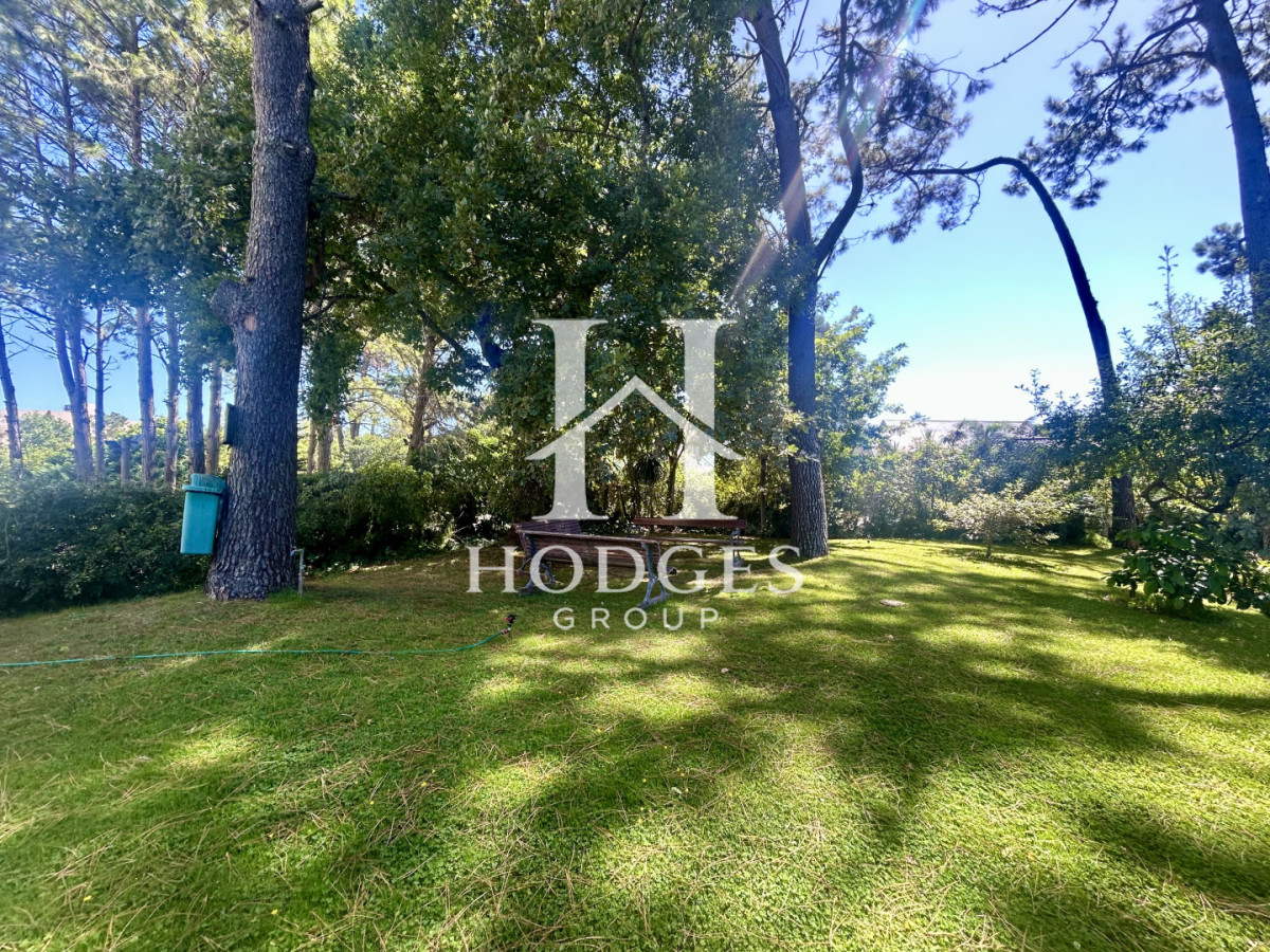 Apartamento ID.121 - Venta apartamento de 3 dormitorios y 2 baños, Av Roosevelt Punta del Este 