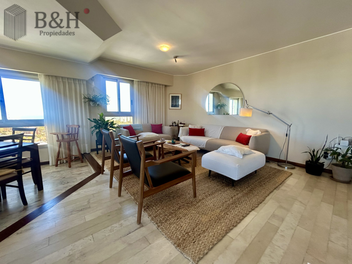 Apartamento ID.6901 - Venta apartamento de 3 dormitorios y 2 baños, Av Roosevelt Punta del Este 