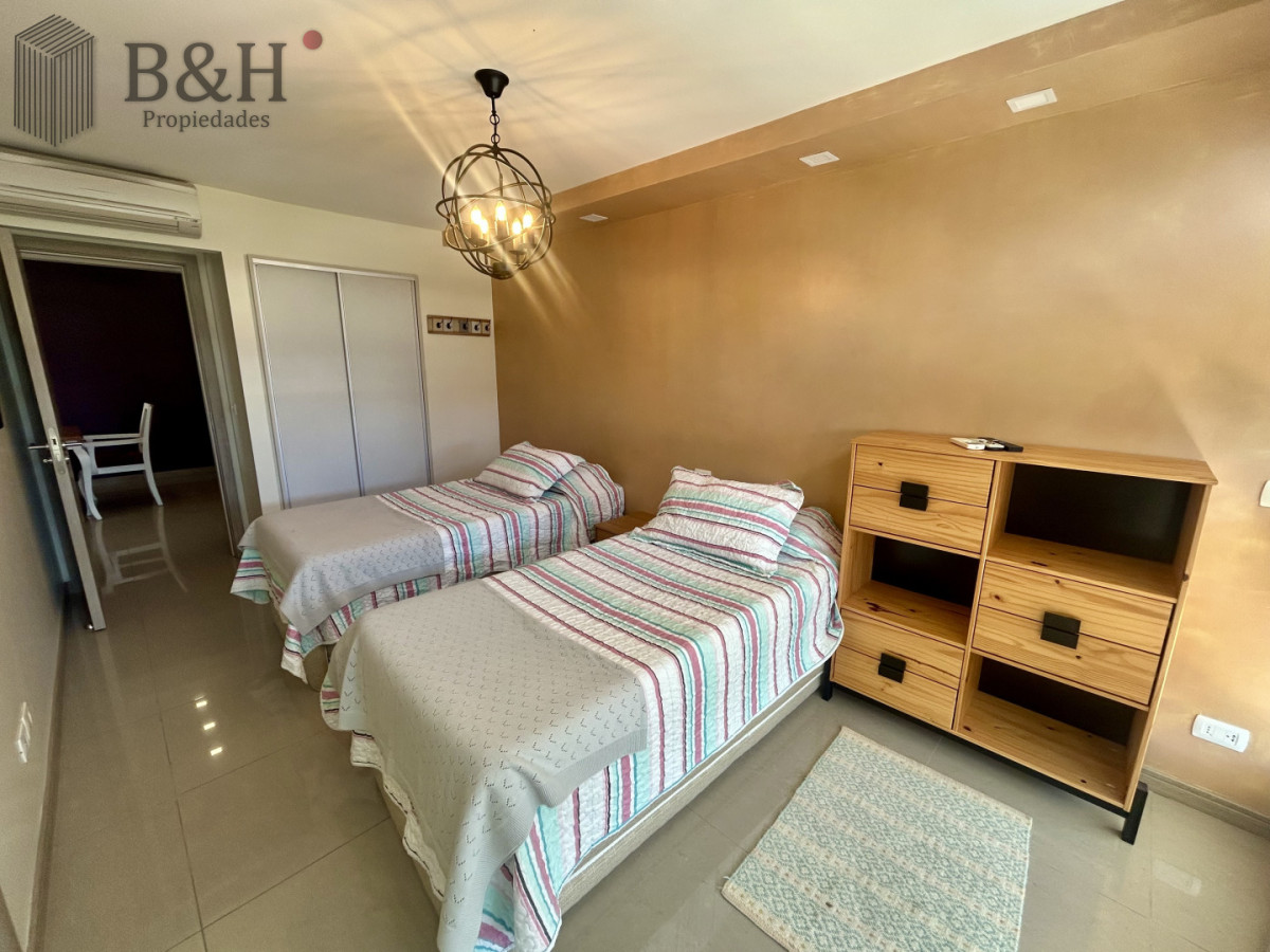 Apartamento ID.6750 - Venta apartamento de 2 dormitorios, 3 baños y doble garage en brava.