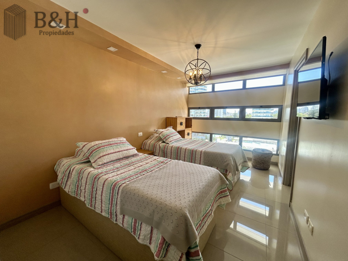 Apartamento ID.6750 - Venta apartamento de 2 dormitorios, 3 baños y doble garage en brava.