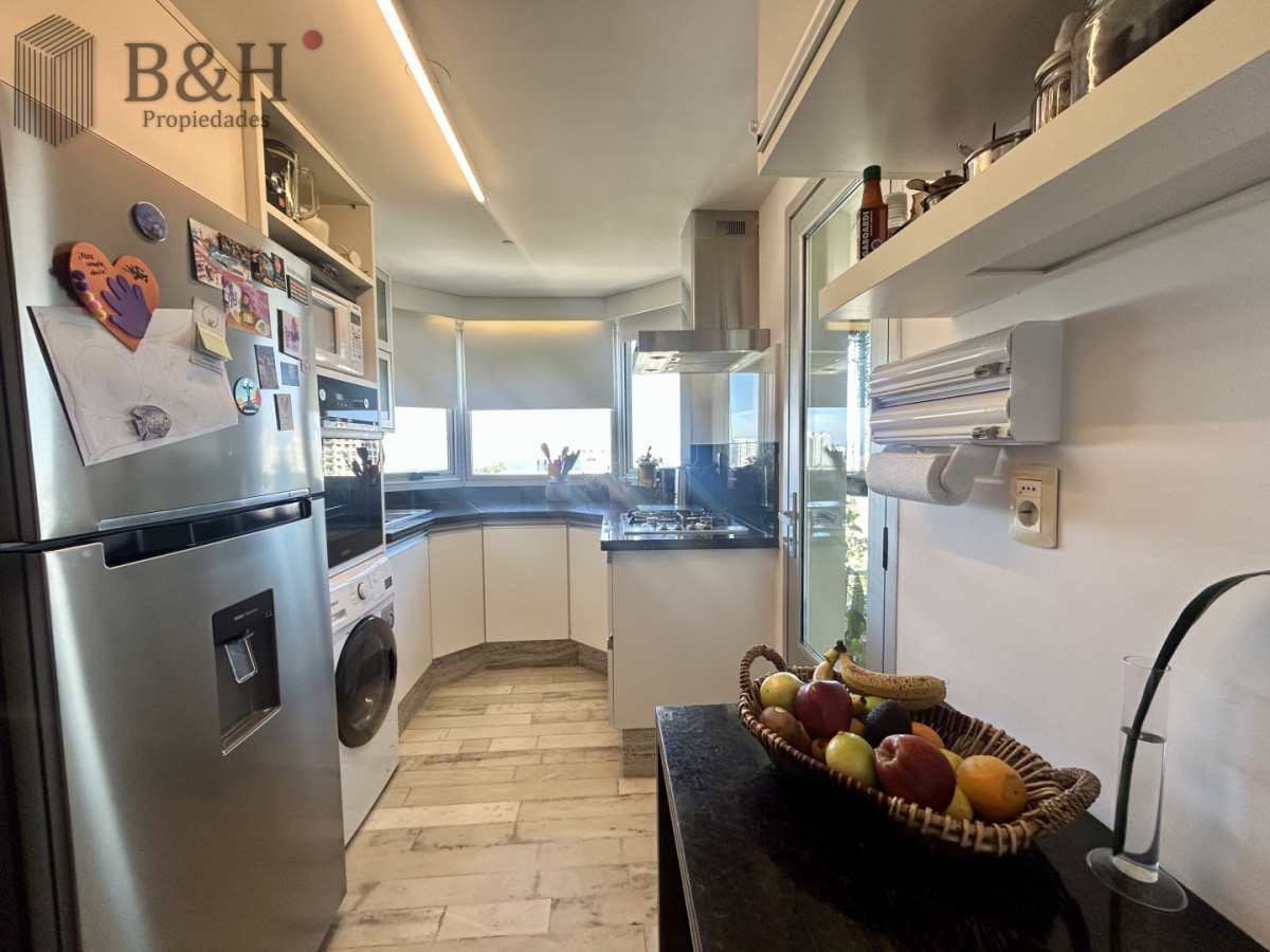 Apartamento ID.6901 - Venta apartamento de 3 dormitorios y 2 baños, Av Roosevelt Punta del Este 