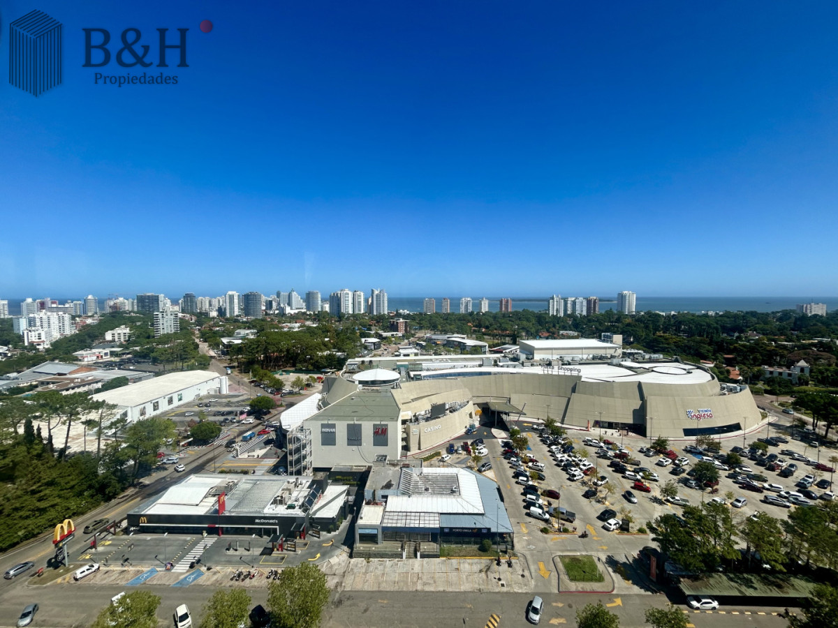 Apartamento ID.6901 - Venta apartamento de 3 dormitorios y 2 baños, Av Roosevelt Punta del Este 