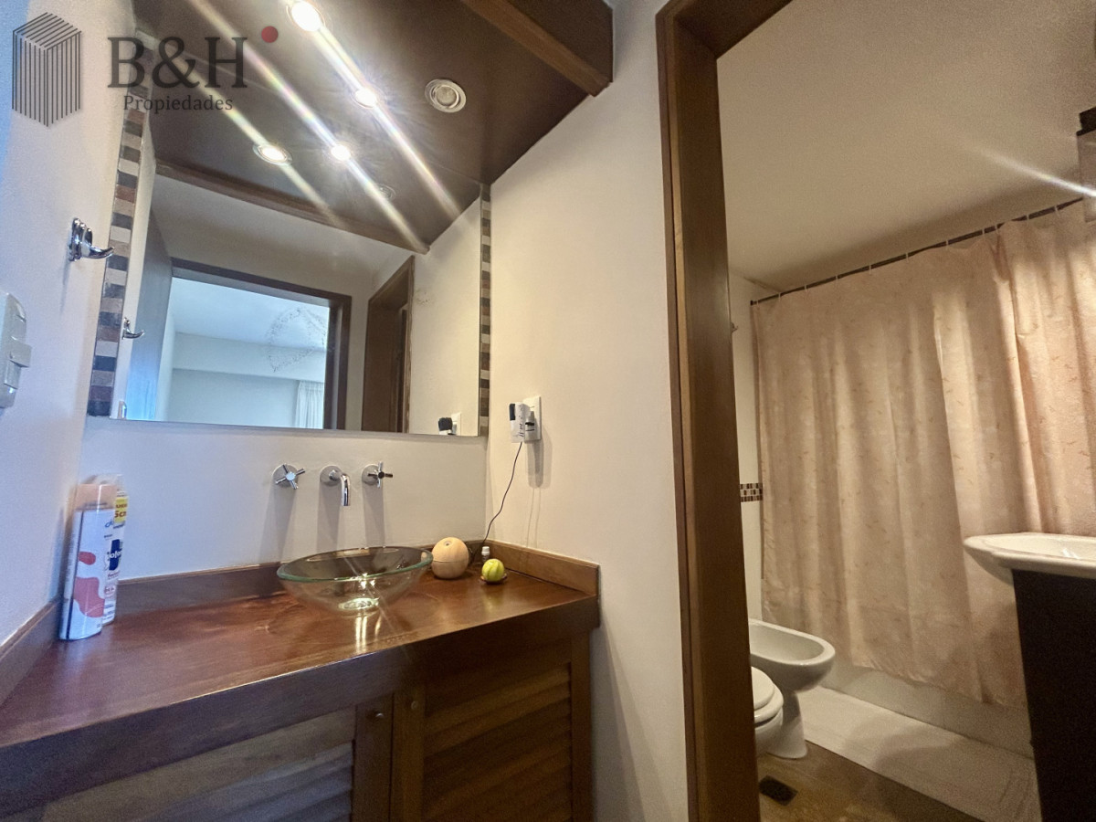 Apartamento ID.6901 - Venta apartamento de 3 dormitorios y 2 baños, Av Roosevelt Punta del Este 