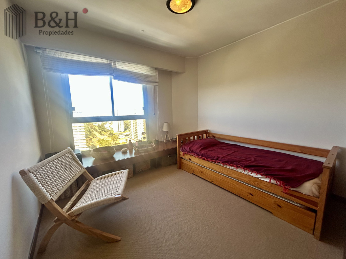 Apartamento ID.6901 - Venta apartamento de 3 dormitorios y 2 baños, Av Roosevelt Punta del Este 