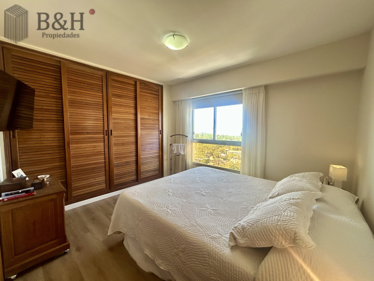 Apartamento ID.6901 - Venta apartamento de 3 dormitorios y 2 baños, Av Roosevelt Punta del Este 