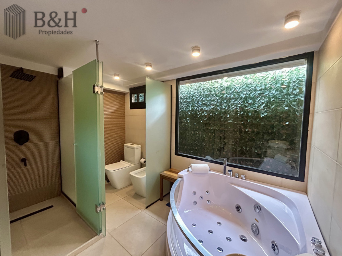 Casa ID.7309 - Venta casa en Cantegril con 4 dormitorios y 3 baños en Cantegril 