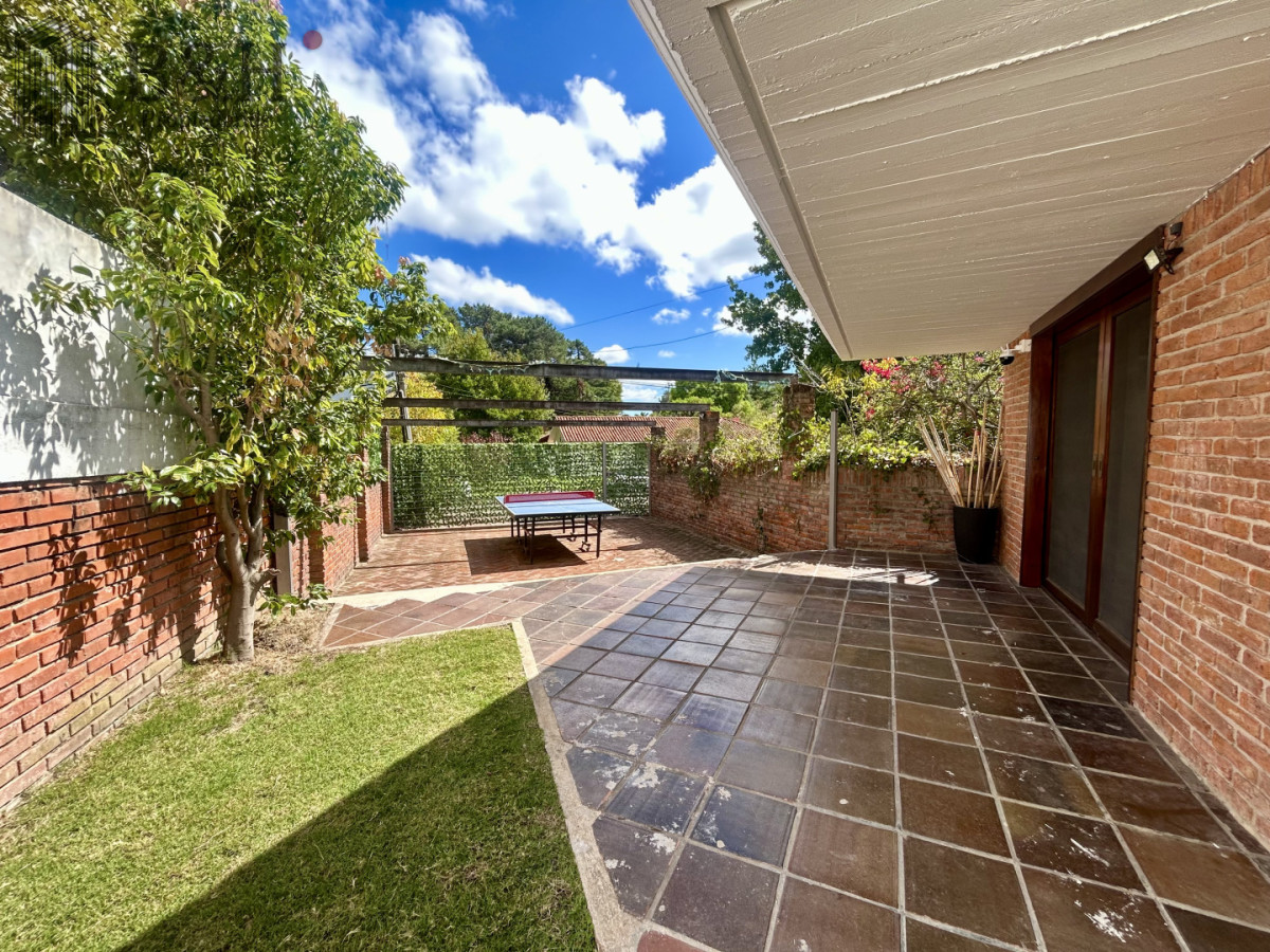 Casa ID.7309 - Venta casa en Cantegril con 4 dormitorios y 3 baños en Cantegril 