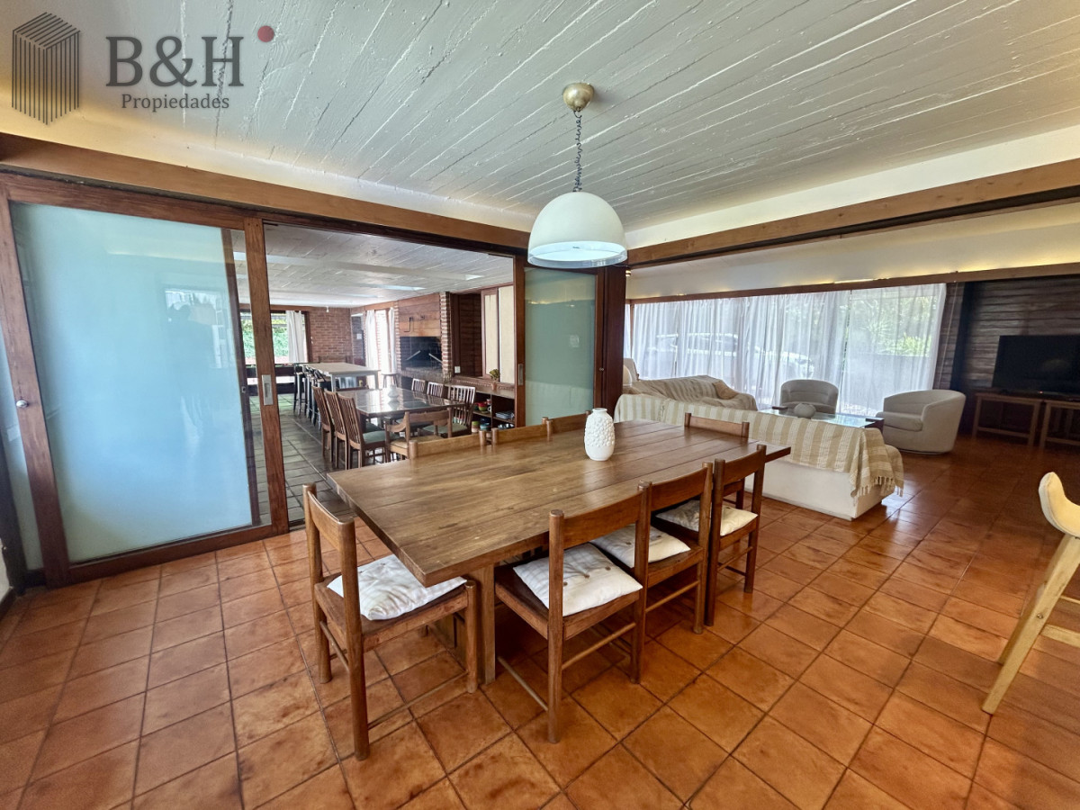 Casa ID.7309 - Venta casa en Cantegril con 4 dormitorios y 3 baños en Cantegril 