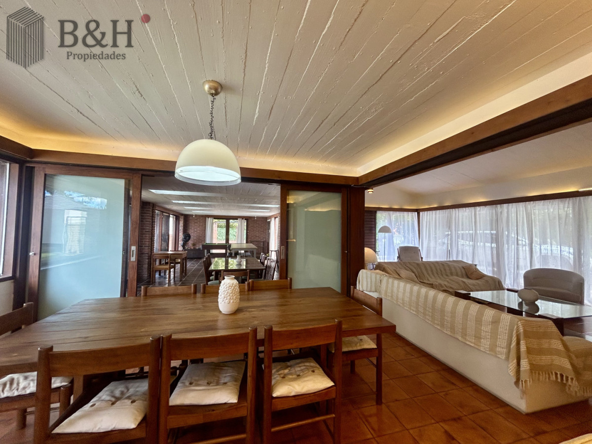 Casa ID.7309 - Venta casa en Cantegril con 4 dormitorios y 3 baños en Cantegril 