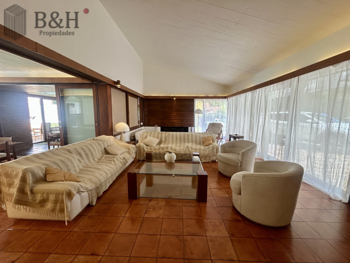 Casa ID.7309 - Venta casa en Cantegril con 4 dormitorios y 3 baños en Cantegril 