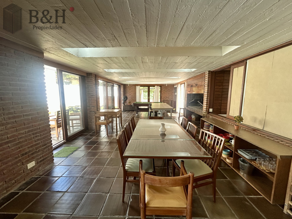 Casa ID.7309 - Venta casa en Cantegril con 4 dormitorios y 3 baños en Cantegril 