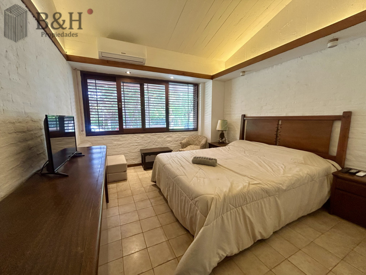 Casa ID.7309 - Venta casa en Cantegril con 4 dormitorios y 3 baños en Cantegril 