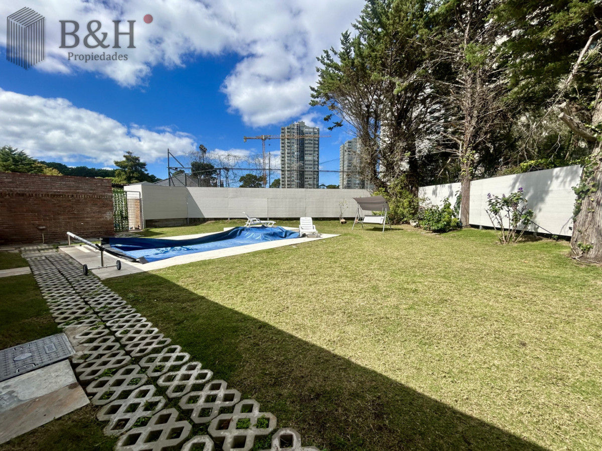 Casa ID.7309 - Venta casa en Cantegril con 4 dormitorios y 3 baños en Cantegril 