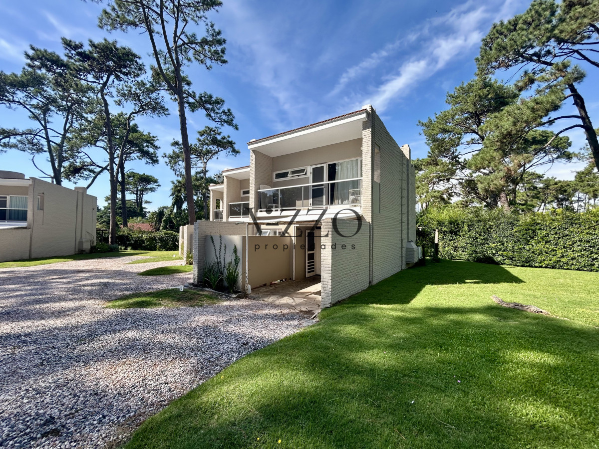Casa ID.1376/VENTA-DE-CASA-DE-2-DORMITORIOS-Y-2-BAÑOS,-PLAYA-BRAVA,-SAN-RAFAEL-PUNTA-DEL-ESTE- - VENTA DE CASA DE 2 DORMITORIOS Y 2 BAÑOS, PLAYA BRAVA, SAN RAFAEL PUNTA DEL ESTE 