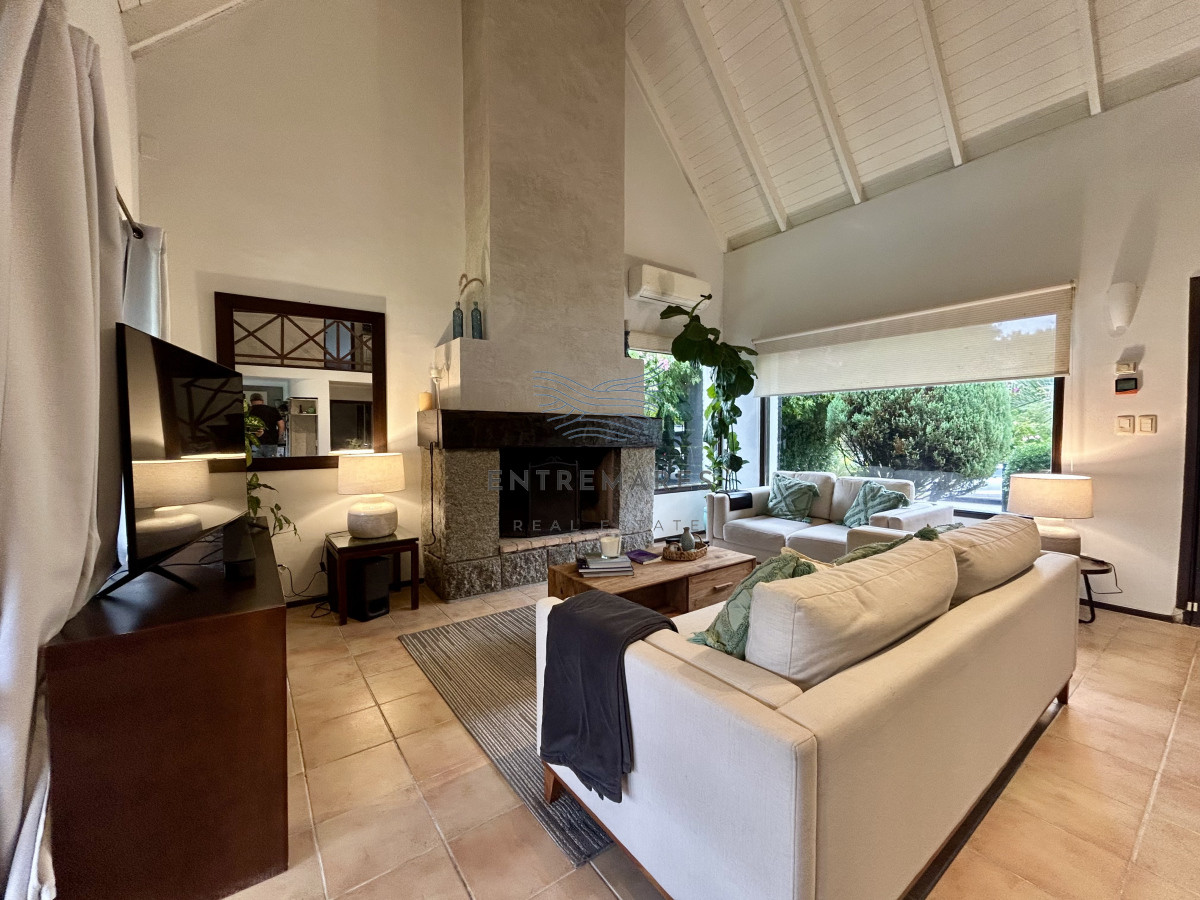 Casa ID.184 - Venta casa de 3 dormitorios y 2 baños dependencia barbacoa y piscina en rincón del indio 