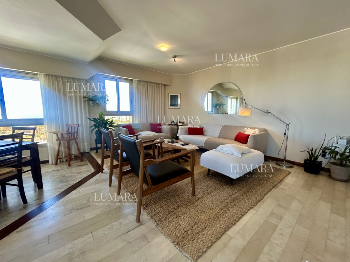 Apartamento ID.3160 - Venta apartamento de 3 dormitorios y 2 baños, Av Roosevelt Punta del Este 