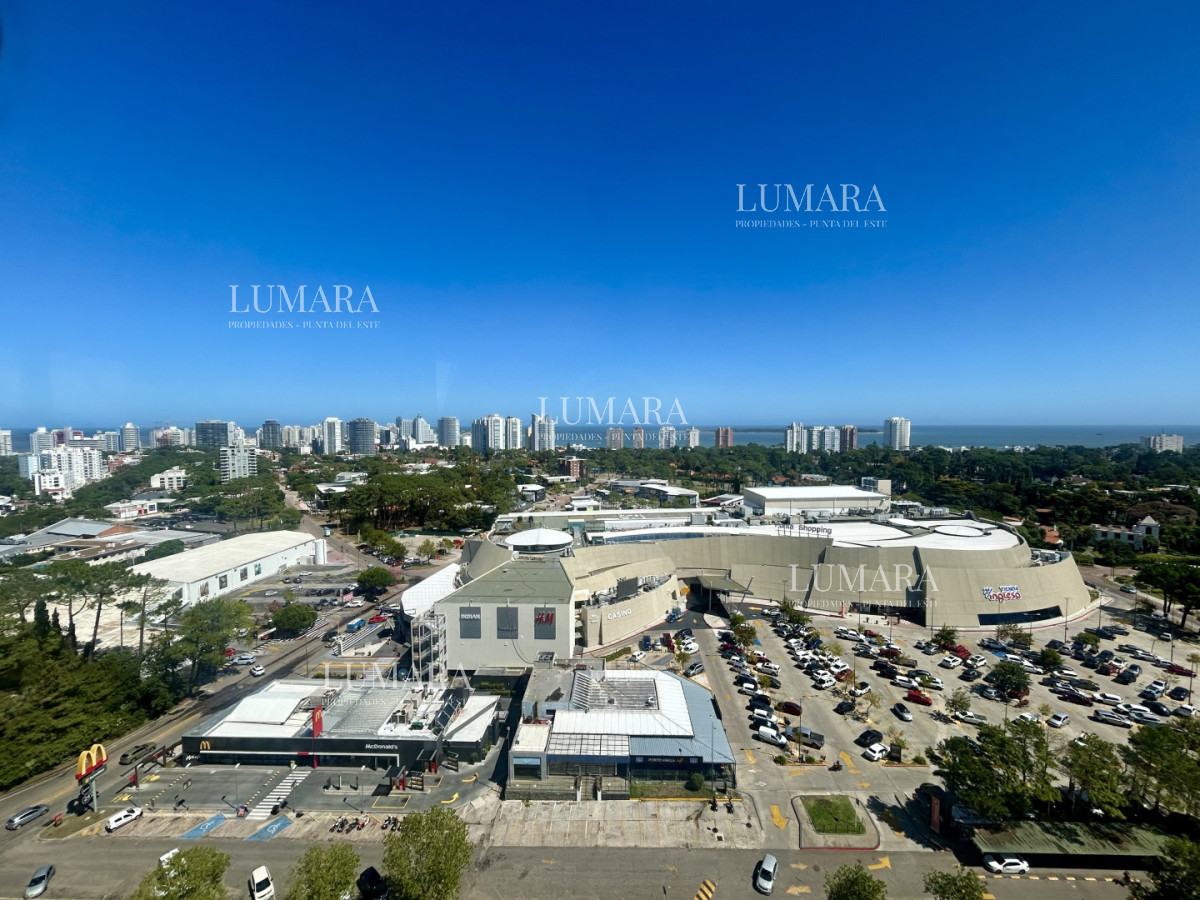 Apartamento ID.3160 - Venta apartamento de 3 dormitorios y 2 baños, Av Roosevelt Punta del Este 